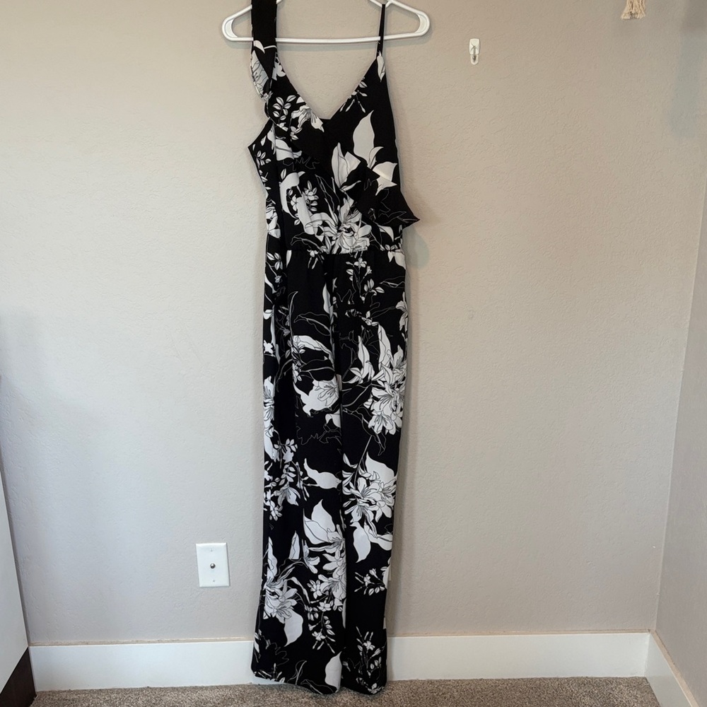 Bar III Black and White Floral jumpsuit